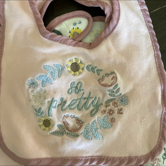 2/$10 Baby Girl Bib Bundle (7 Bibs) - Picture 6 of 13
